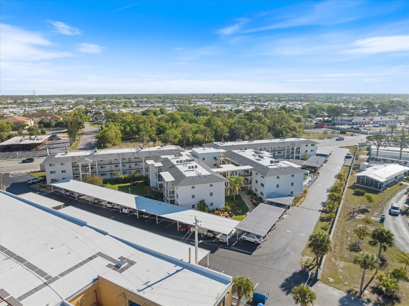 HOLIDAY APTS - Residential