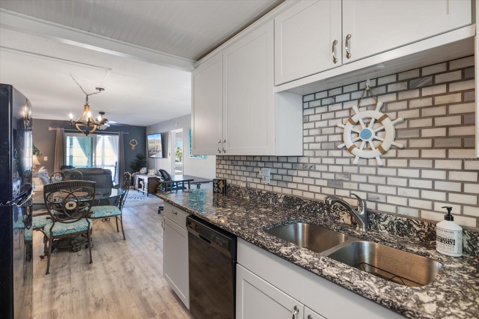 HOLIDAY APTS - Residential