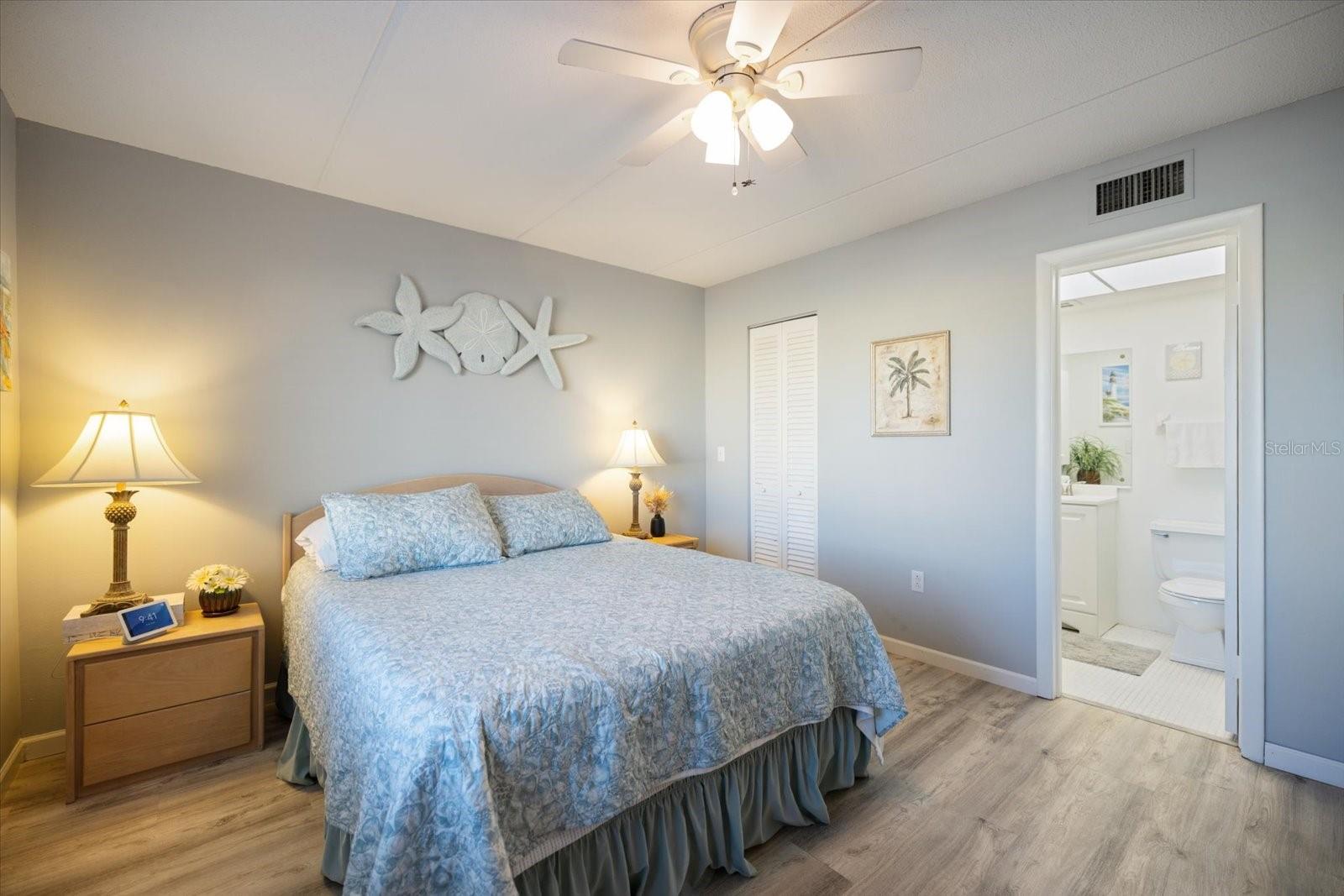 HOLIDAY APTS - Residential