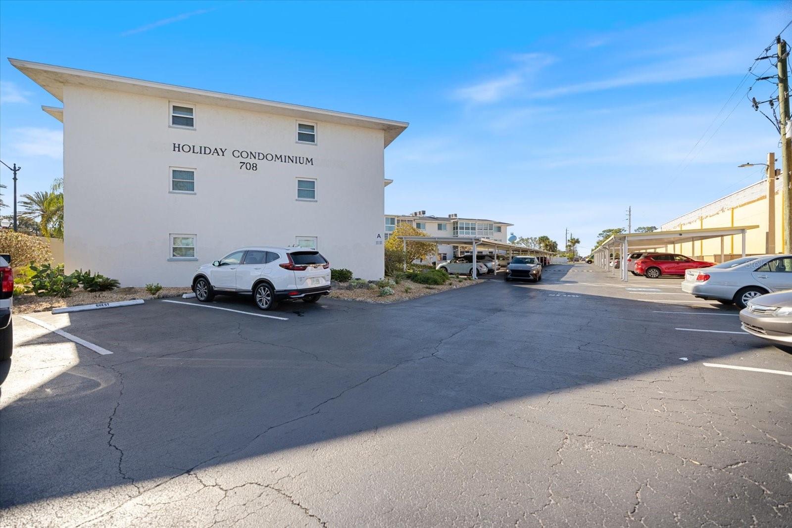 HOLIDAY APTS - Residential