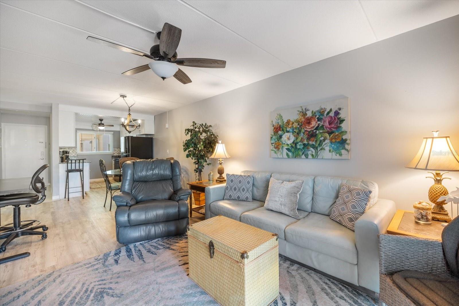 HOLIDAY APTS - Residential