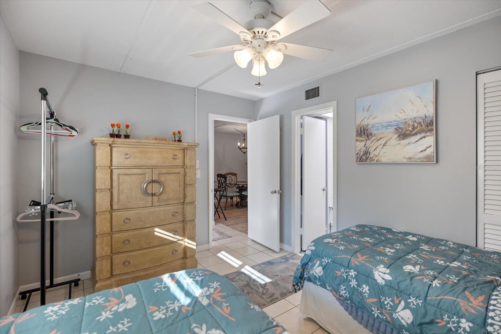 HOLIDAY APTS - Residential