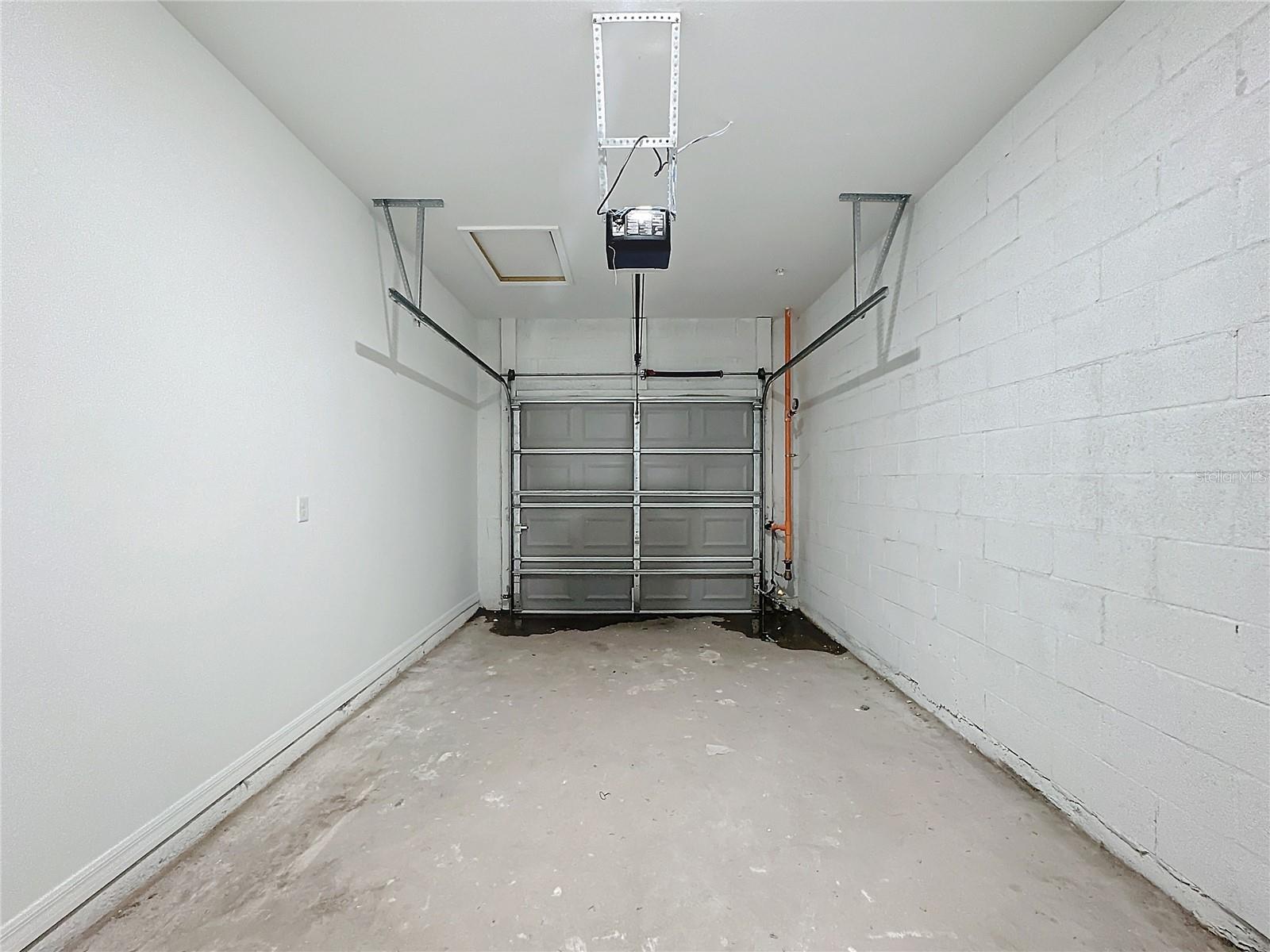 BARTON COURT - Residential Lease