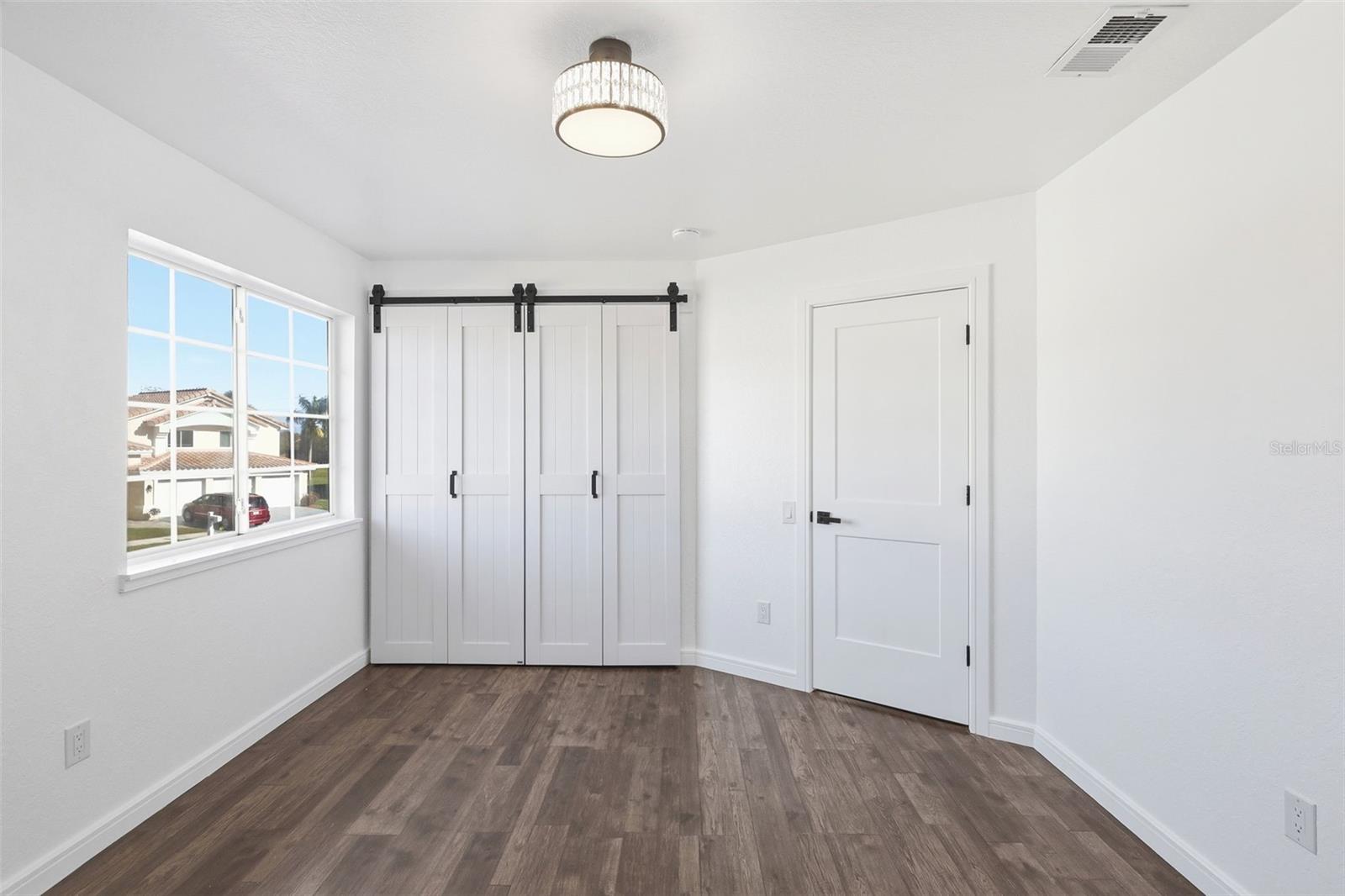 VENTURA PLACE - Residential