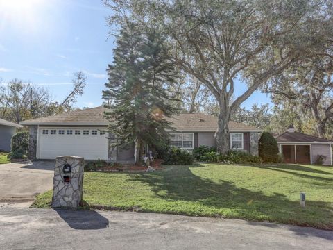 A home in LAKELAND