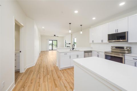 Tiny photo for 415 SE 1st Avenue #201, Ocala, FL 34471 (MLS # OM723268)