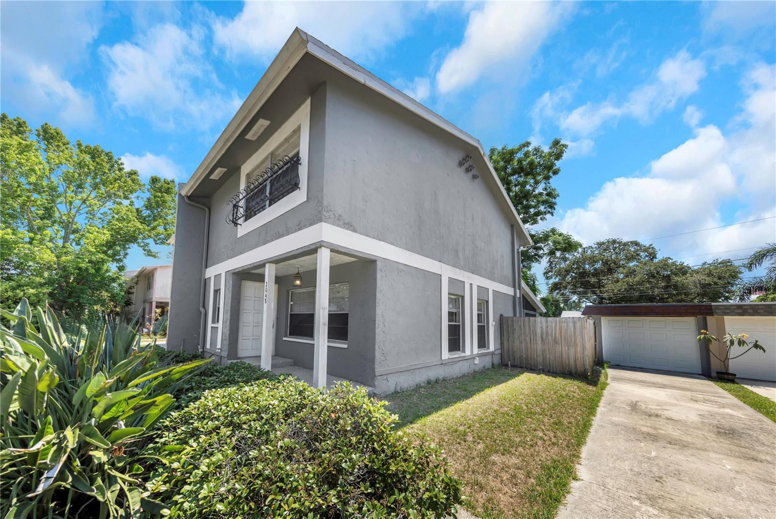 2048 LOS LOMAS DRIVE