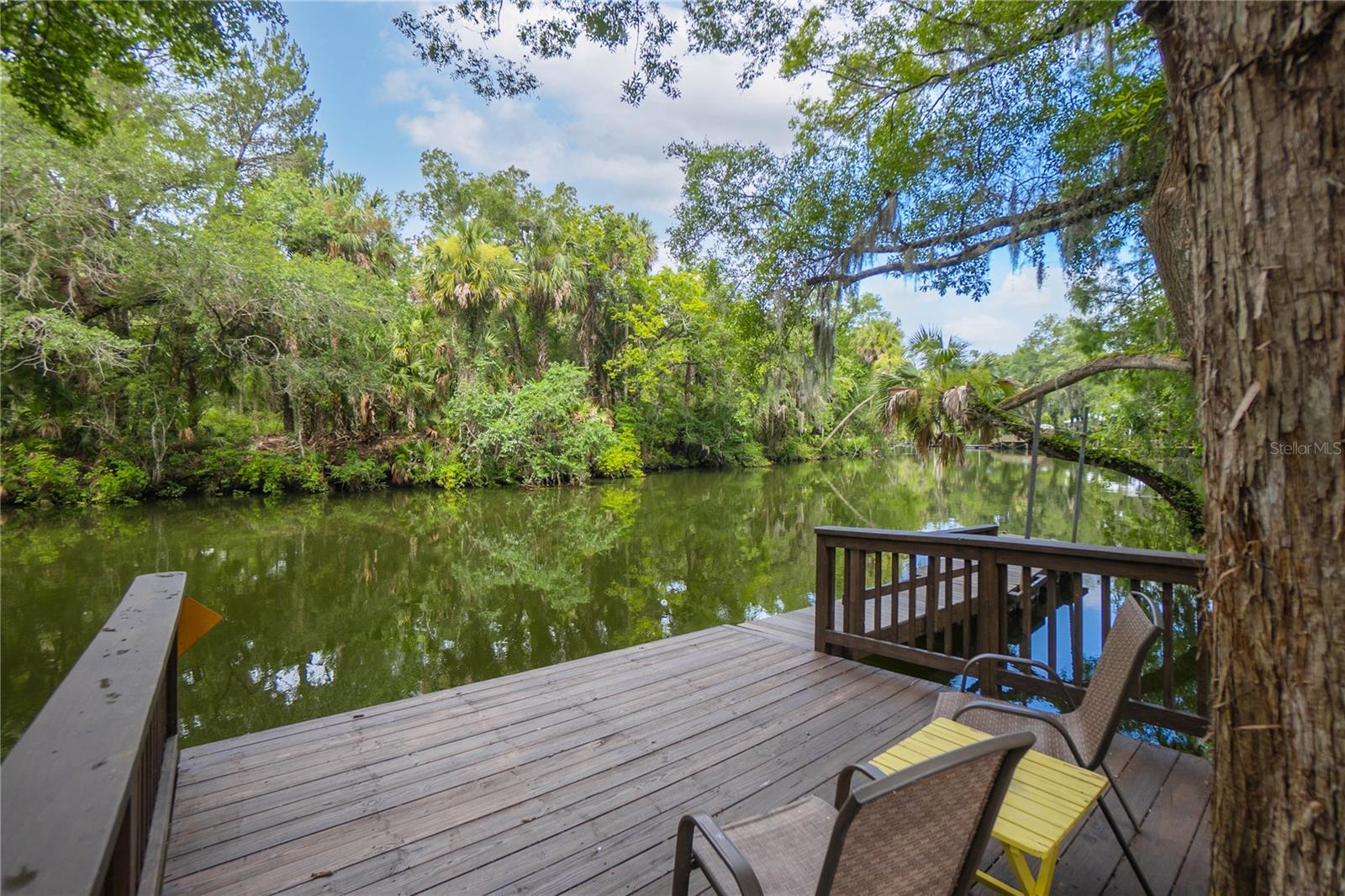 3 bedroom, 2.5 bath, 2-car garage fully furnished monthly rental on the Withlacoochee River with floating dock - 3 person canoe included -bring your own boat... public ramp is .9 miles off 19 with no bridges to the Gulf, so sailboats welcome too! Fenced yard with hot tub & fire pit. Enjoy Old Florida views from most rooms including the loft with desk if work is required. Fully stocked kitchen. Powder room downstairs and all three bedrooms are upstairs. The owners suite has a king bed, fireplace, private balcony and ensuite bath with shower. Guest rooms share the hall bath with tub. Guestroom also has its own balcony with queen bed. Front bedroom has bunkbeds and a closet full of toys. Ten minutes north of Crystal River and east of Yankeetown, access to everything Nature Coast. It's heavenly here!