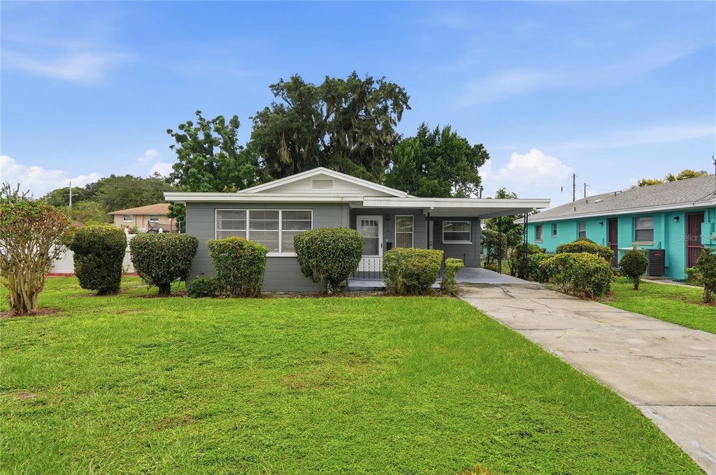 Photo of 420 Avenue U NE, Winter Haven, FL 33881 (MLS # P4940084)