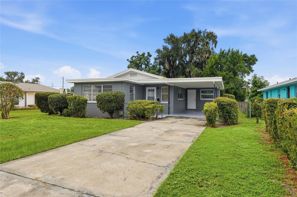 Photo of 420 Avenue U NE, Winter Haven, FL 33881 (MLS # P4940084)