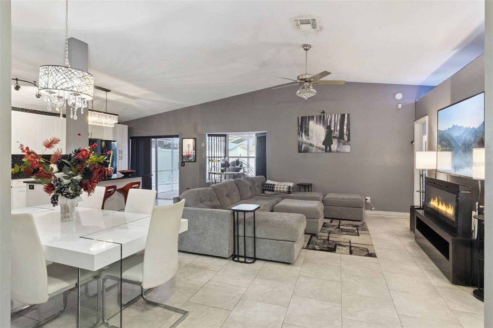 LINDFIELDS UNIT 2 - Residential