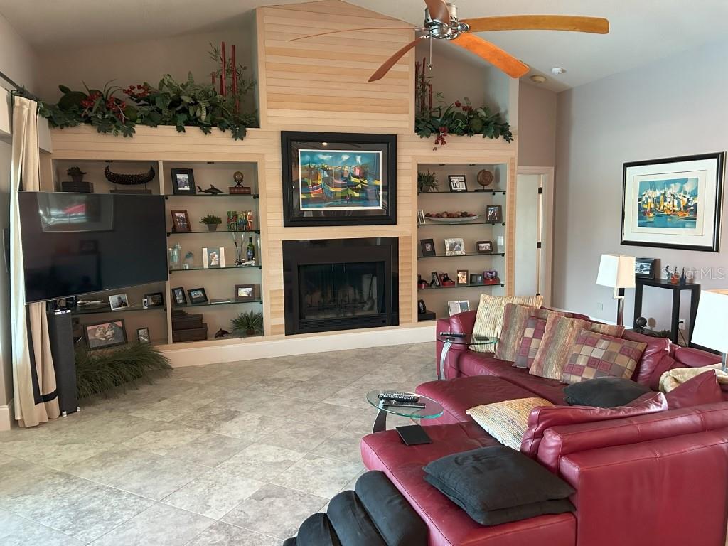 TIERRA VERDE UNIT 01 - Residential