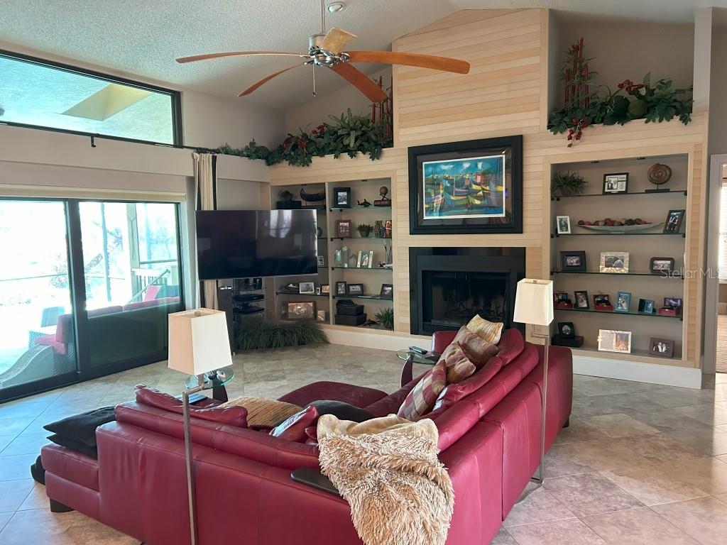 TIERRA VERDE UNIT 01 - Residential