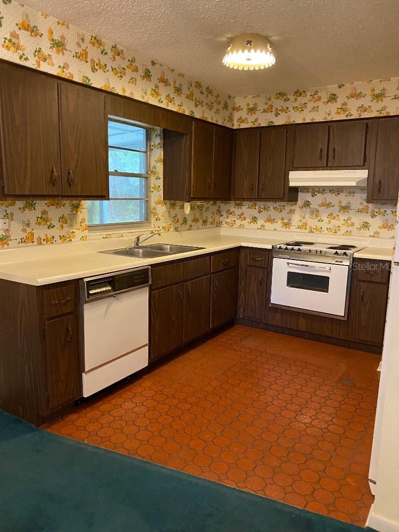 4001 NW 48TH PLACE