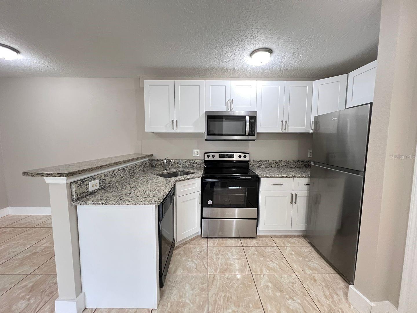 CENTRAL PARK METROWEST CONDO - Residential Lease