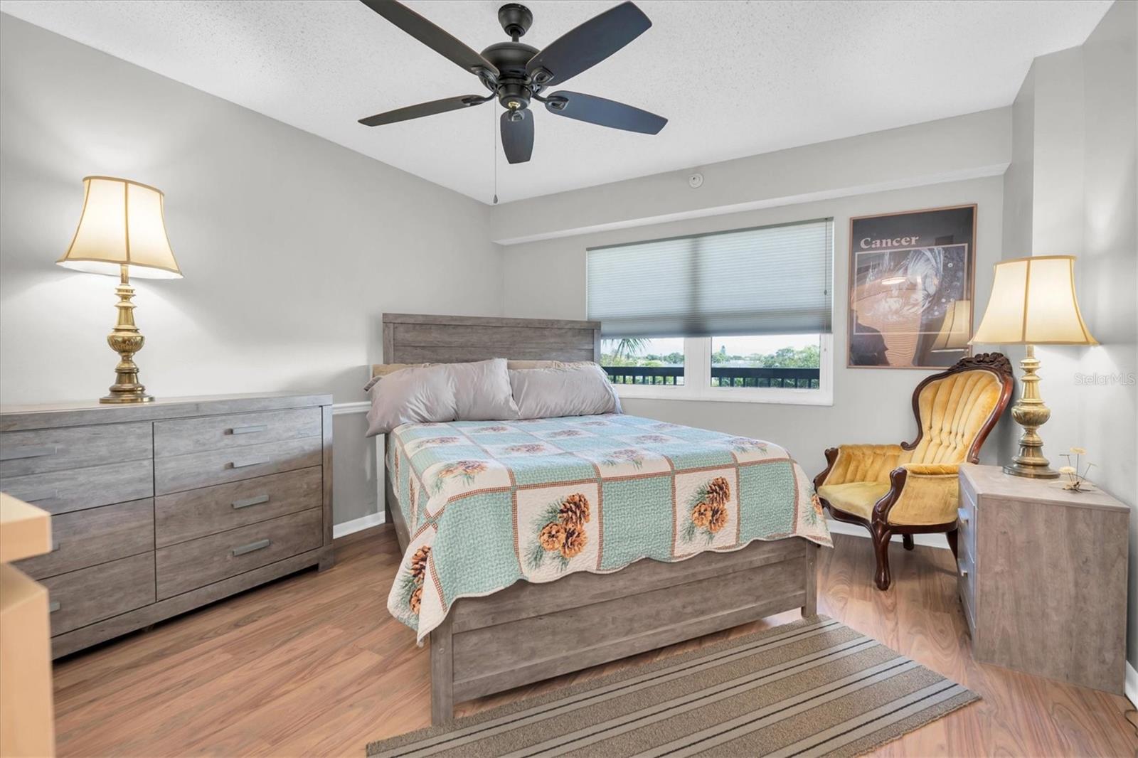 ISLAND VIEW SOUTH CONDO - Residential