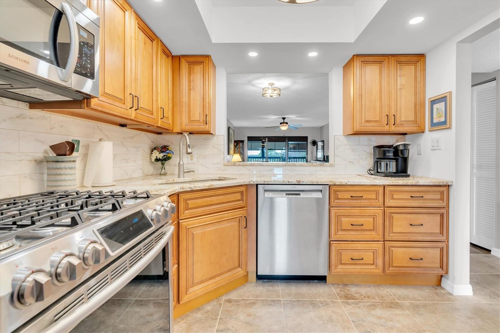 ISLAND VIEW SOUTH CONDO - Residential