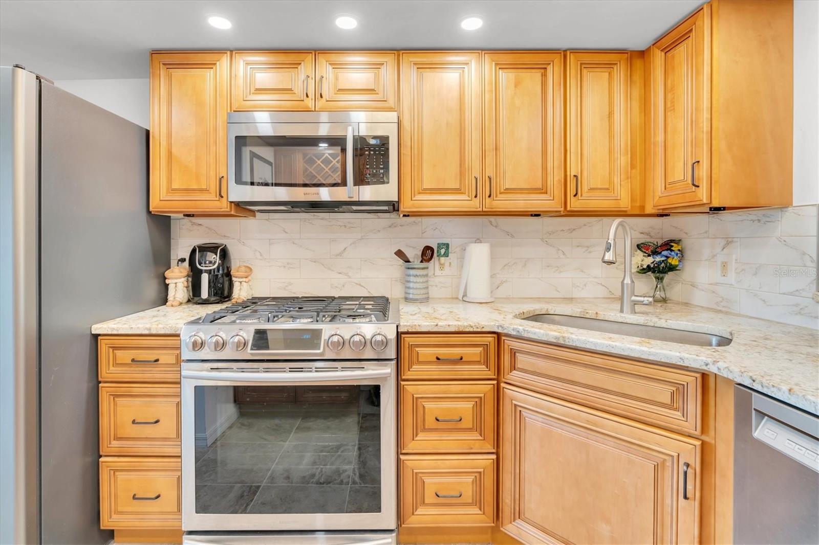 ISLAND VIEW SOUTH CONDO - Residential