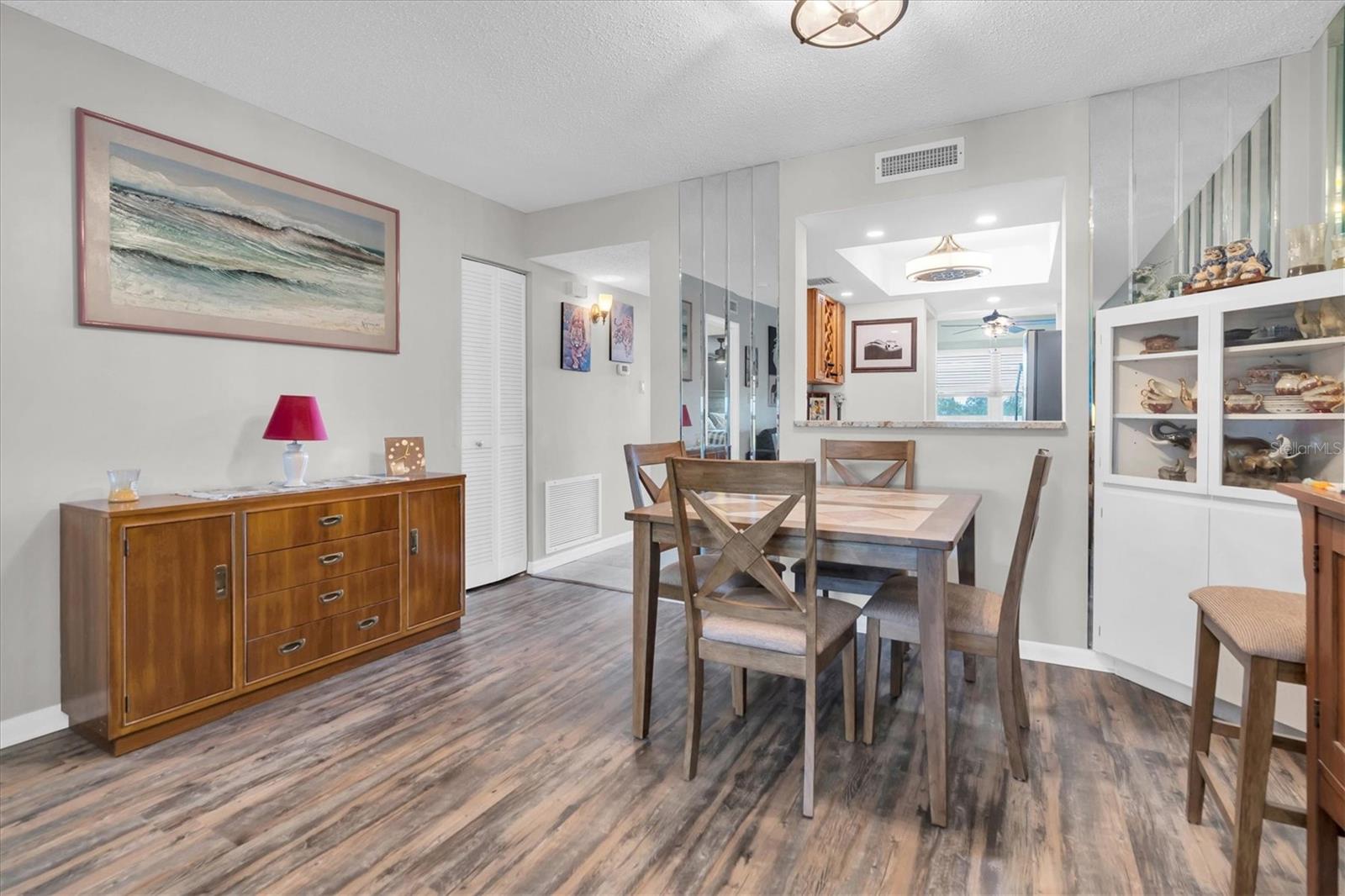 ISLAND VIEW SOUTH CONDO - Residential