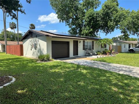 A home in SOUTH DAYTONA