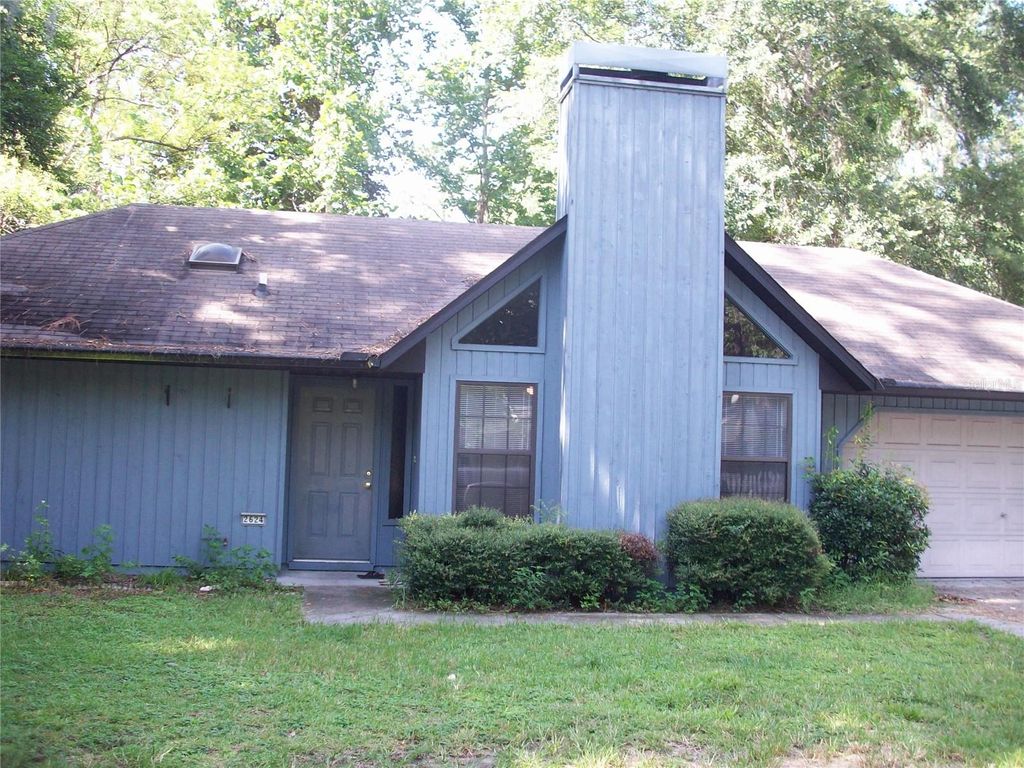 Photo of 2624 NW 4th Avenue, Gainesville, FL 32607 (MLS # GC531095)