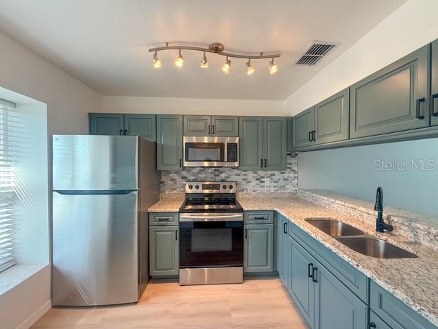 PARKSIDE VILLAS - Residential