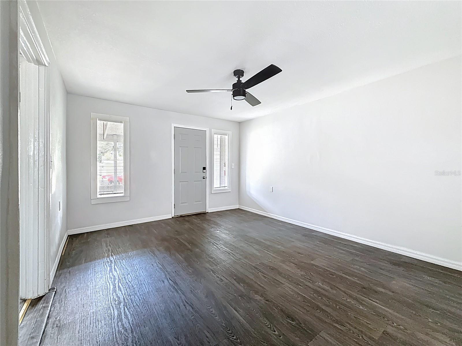 LAUGHNERS EXT OF KERR ADD - Residential Lease