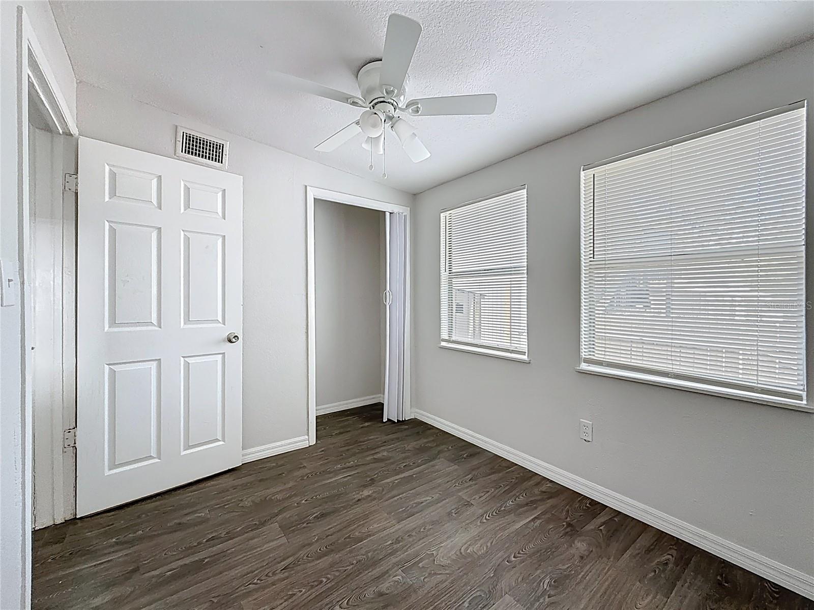 LAUGHNERS EXT OF KERR ADD - Residential Lease