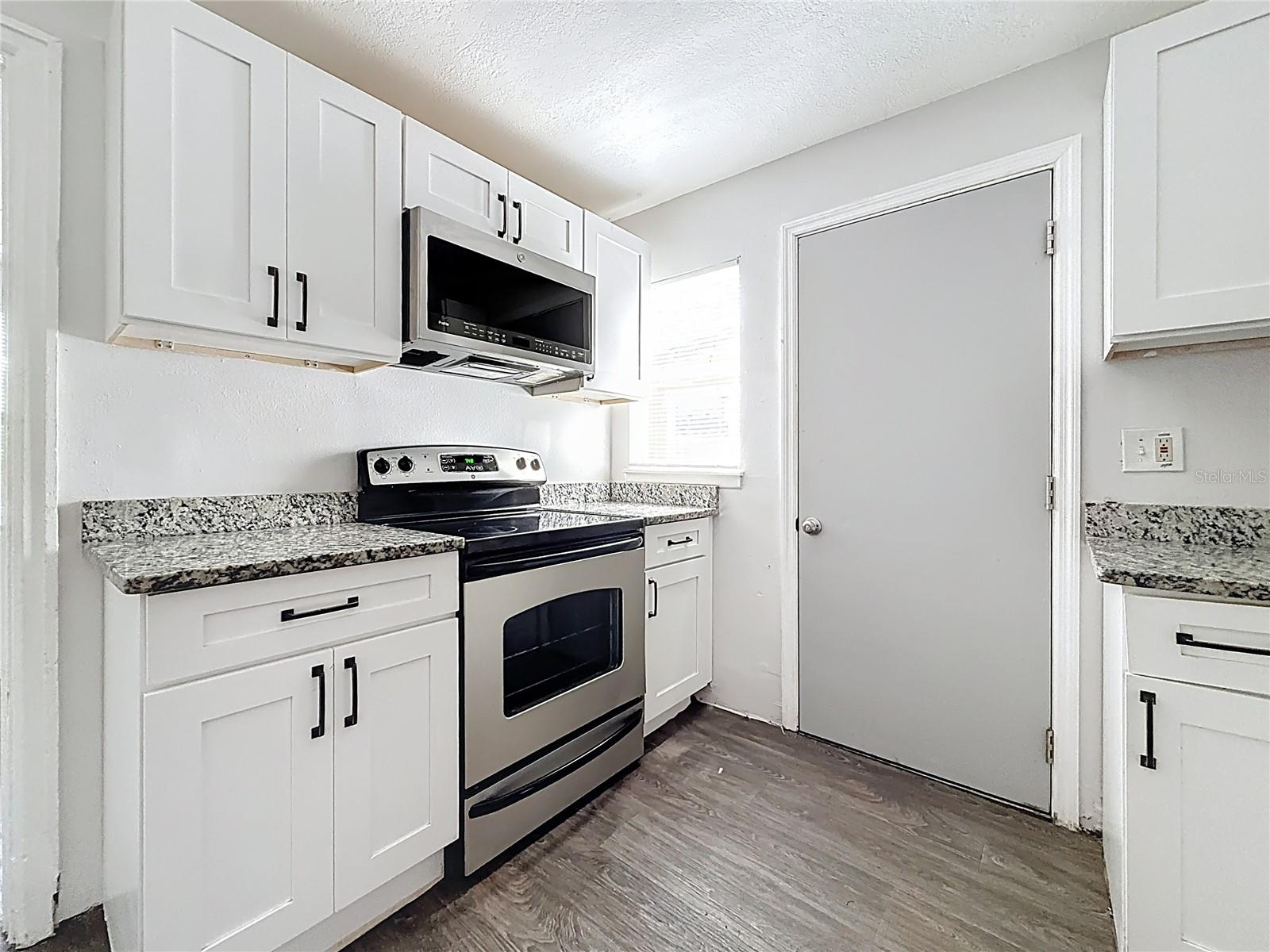 LAUGHNERS EXT OF KERR ADD - Residential Lease