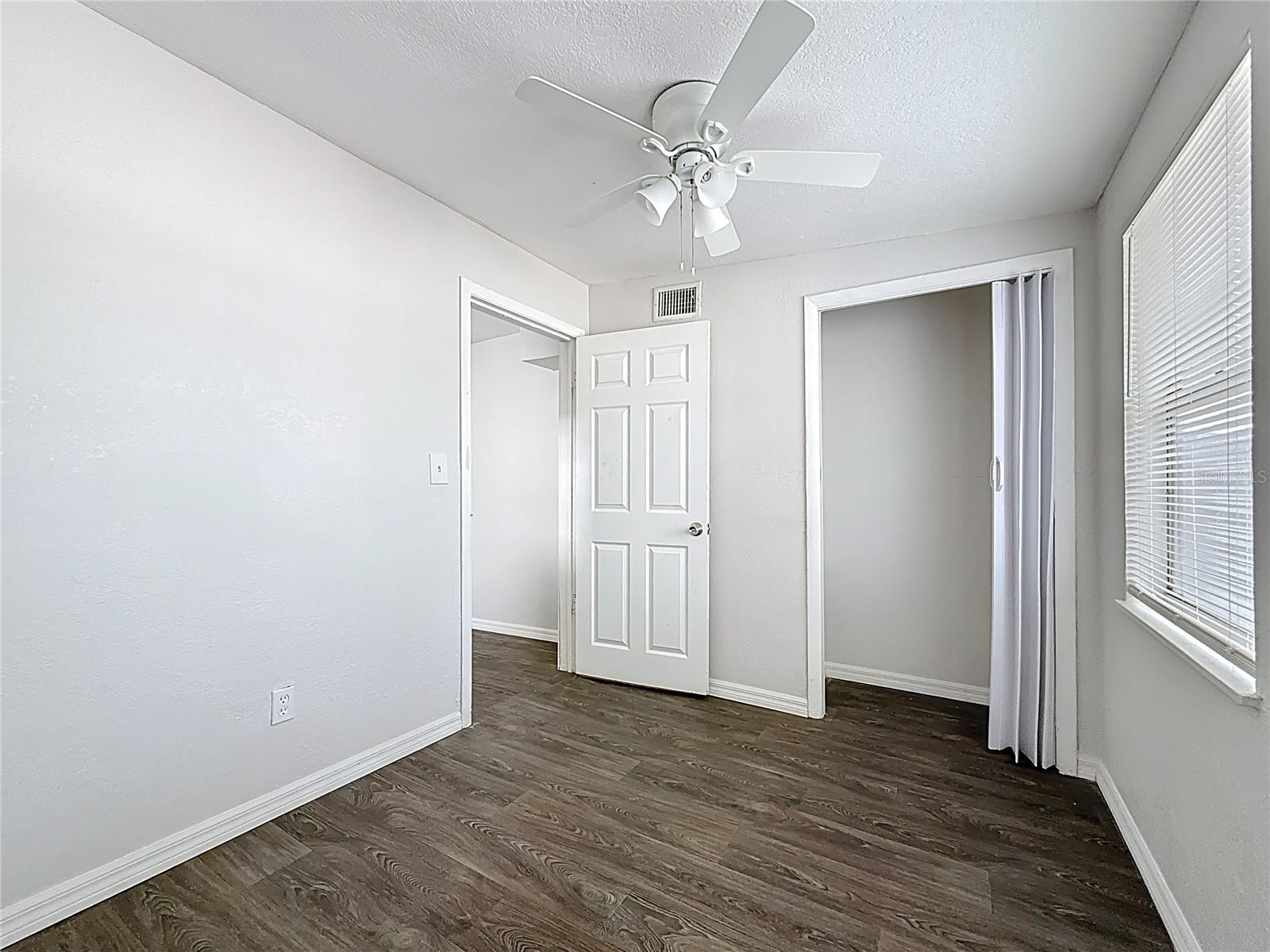 LAUGHNERS EXT OF KERR ADD - Residential Lease