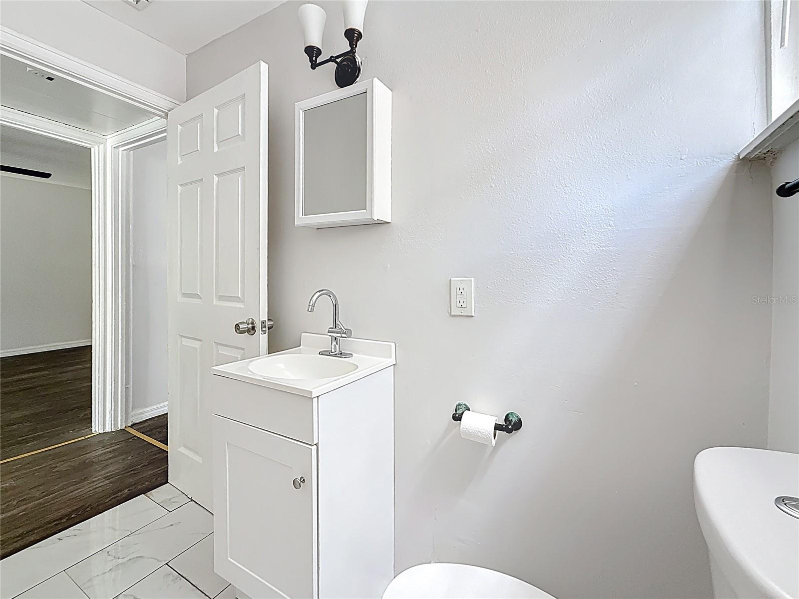 LAUGHNERS EXT OF KERR ADD - Residential Lease