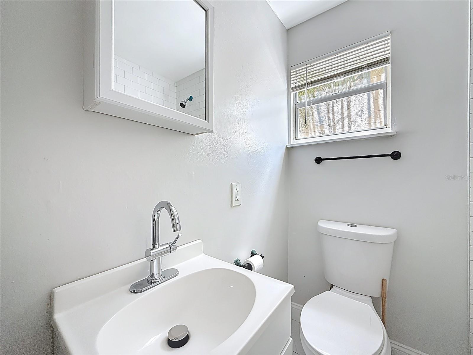 LAUGHNERS EXT OF KERR ADD - Residential Lease