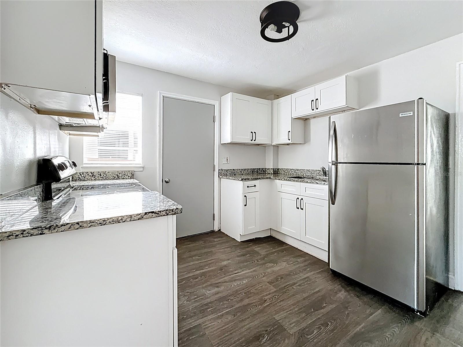 LAUGHNERS EXT OF KERR ADD - Residential Lease