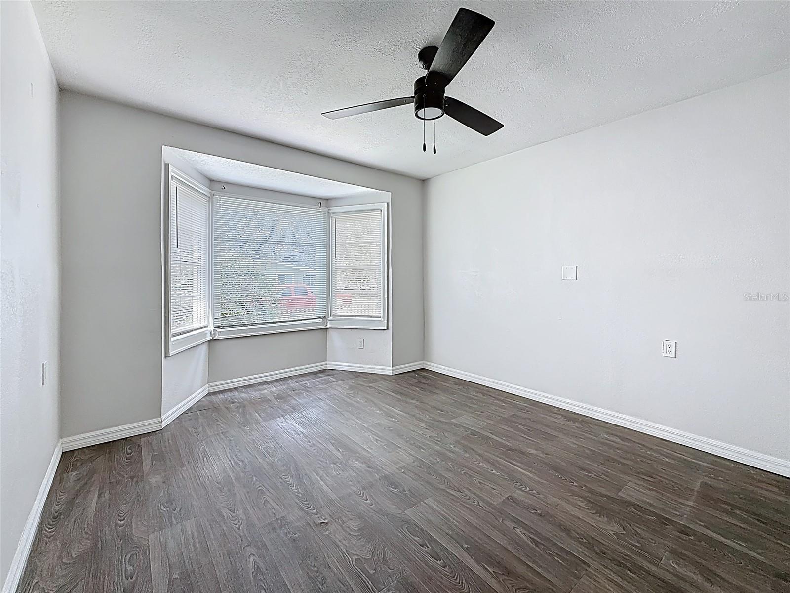 LAUGHNERS EXT OF KERR ADD - Residential Lease