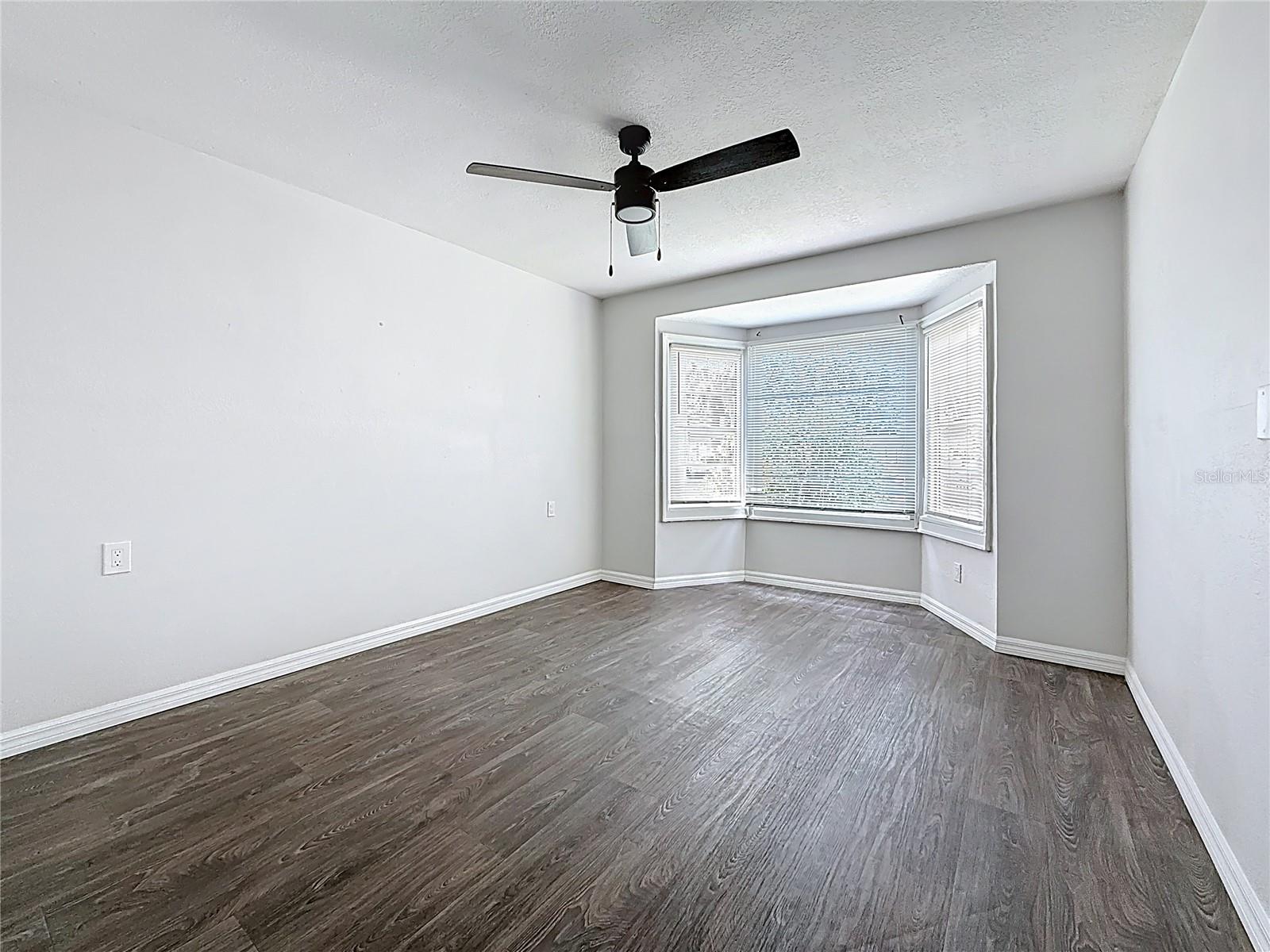 LAUGHNERS EXT OF KERR ADD - Residential Lease