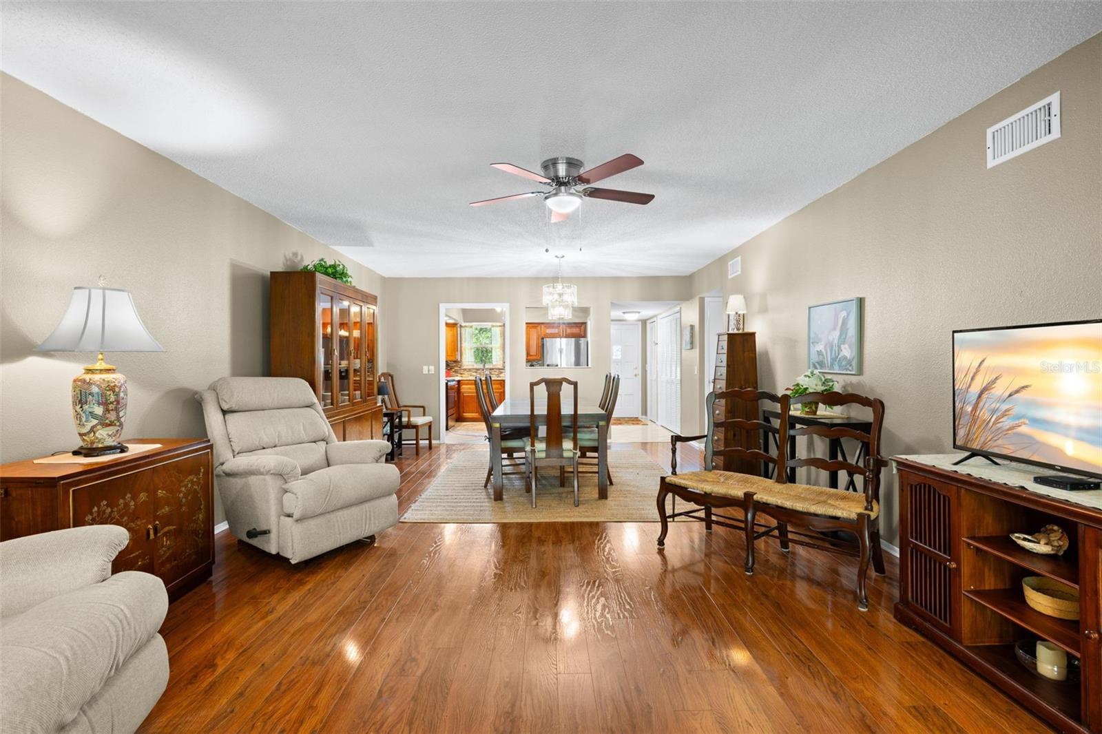 ON TOP OF THE WORLD - Residential