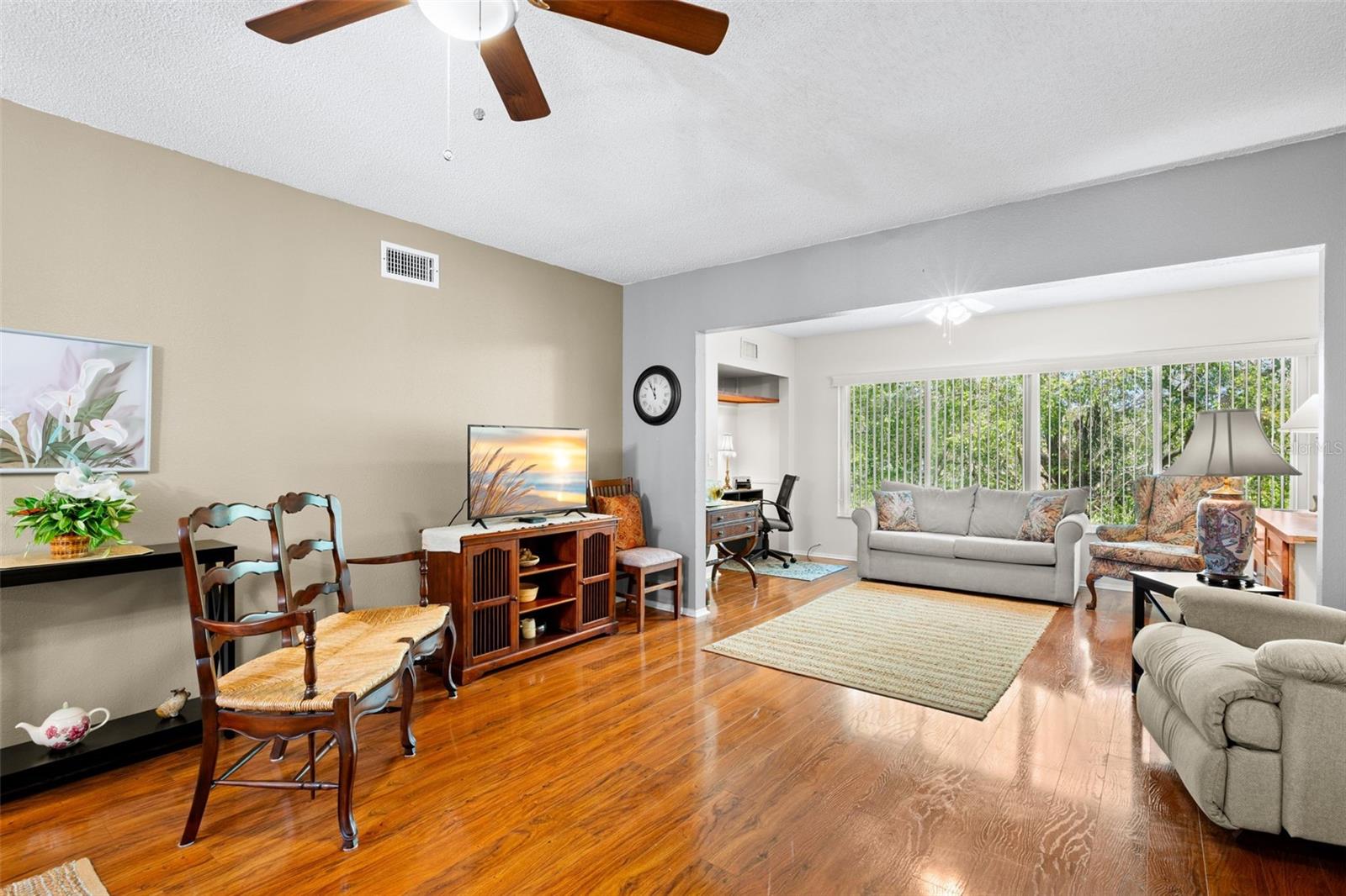 ON TOP OF THE WORLD - Residential