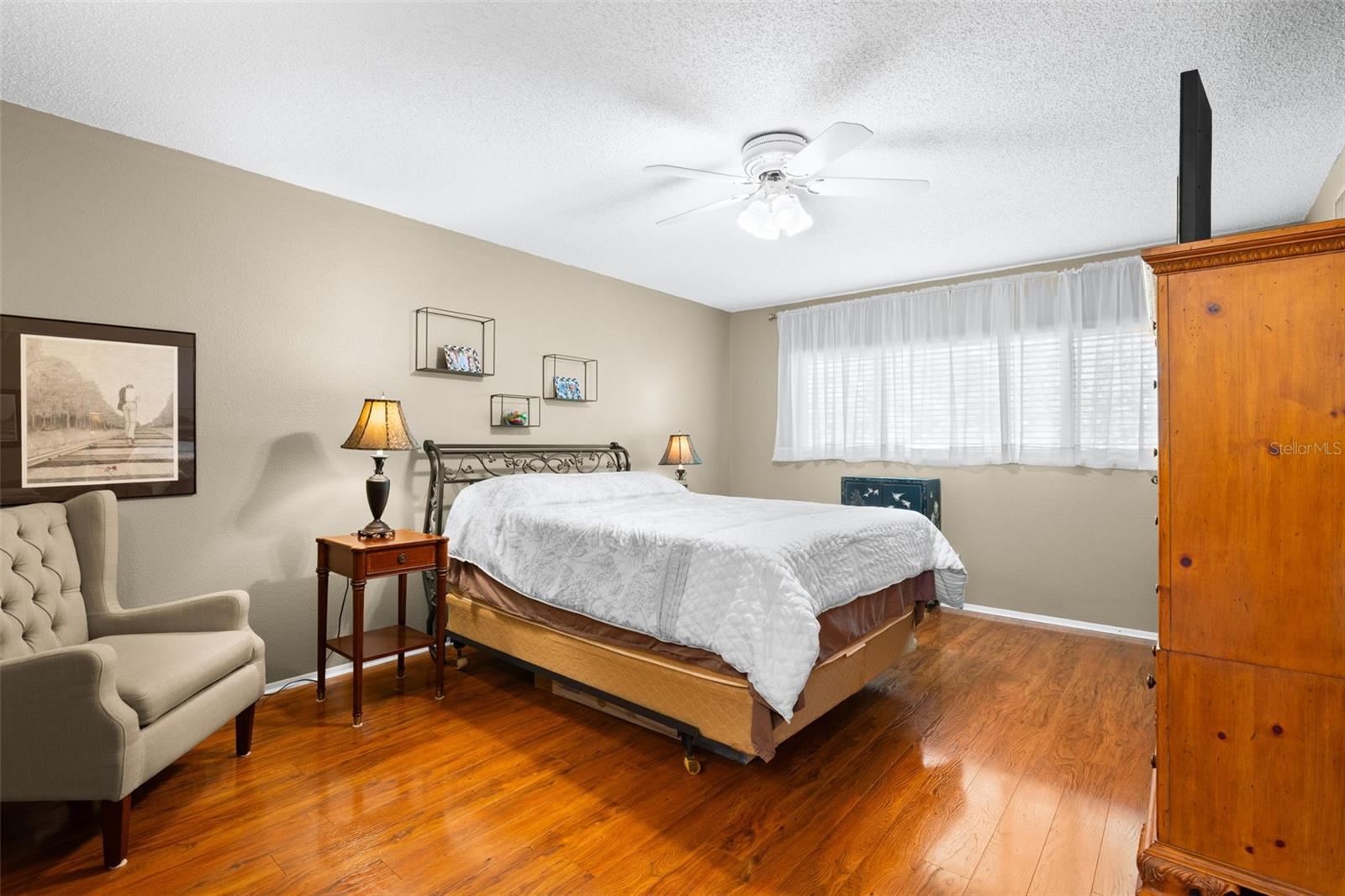 ON TOP OF THE WORLD - Residential