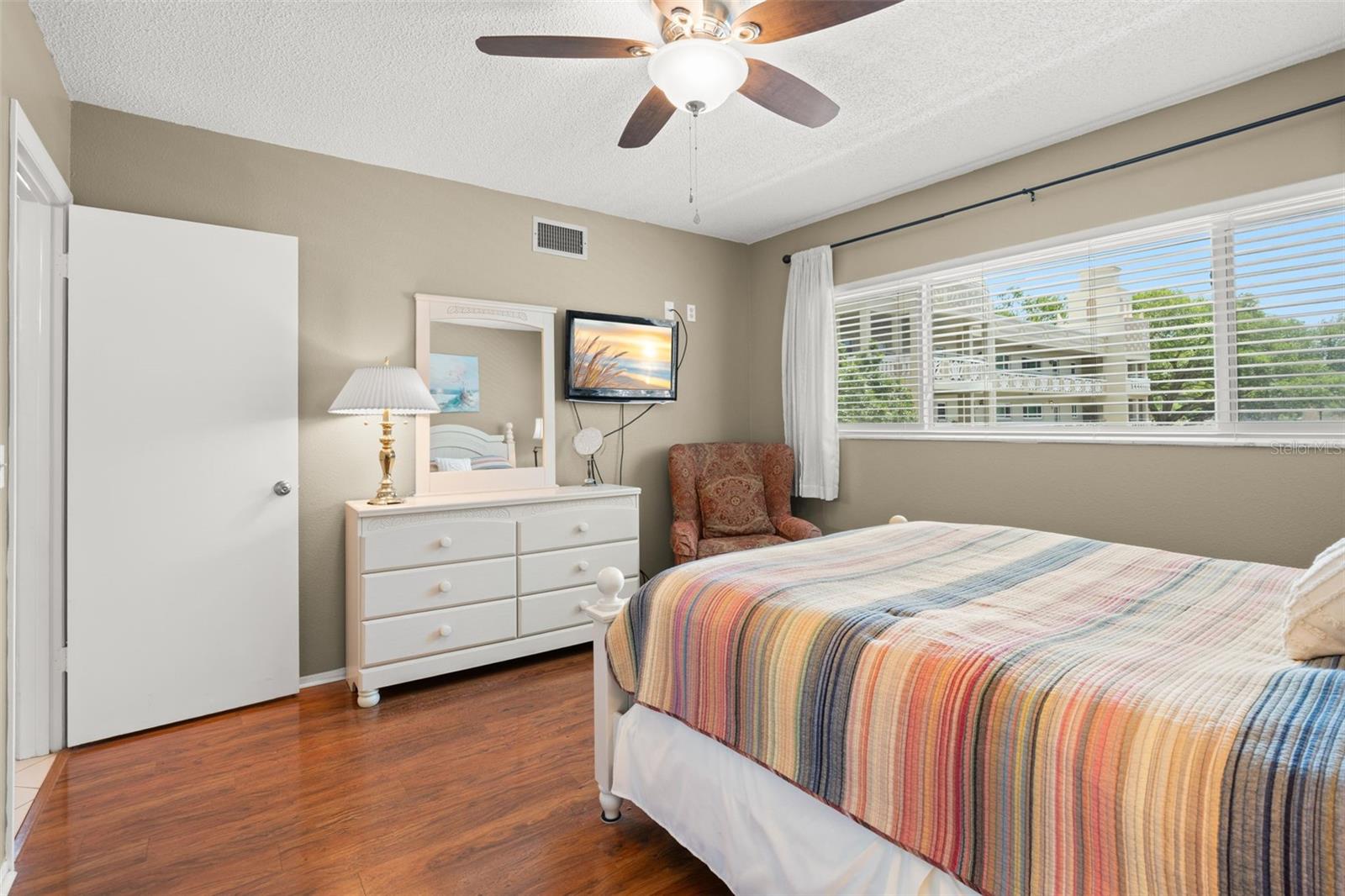 ON TOP OF THE WORLD - Residential