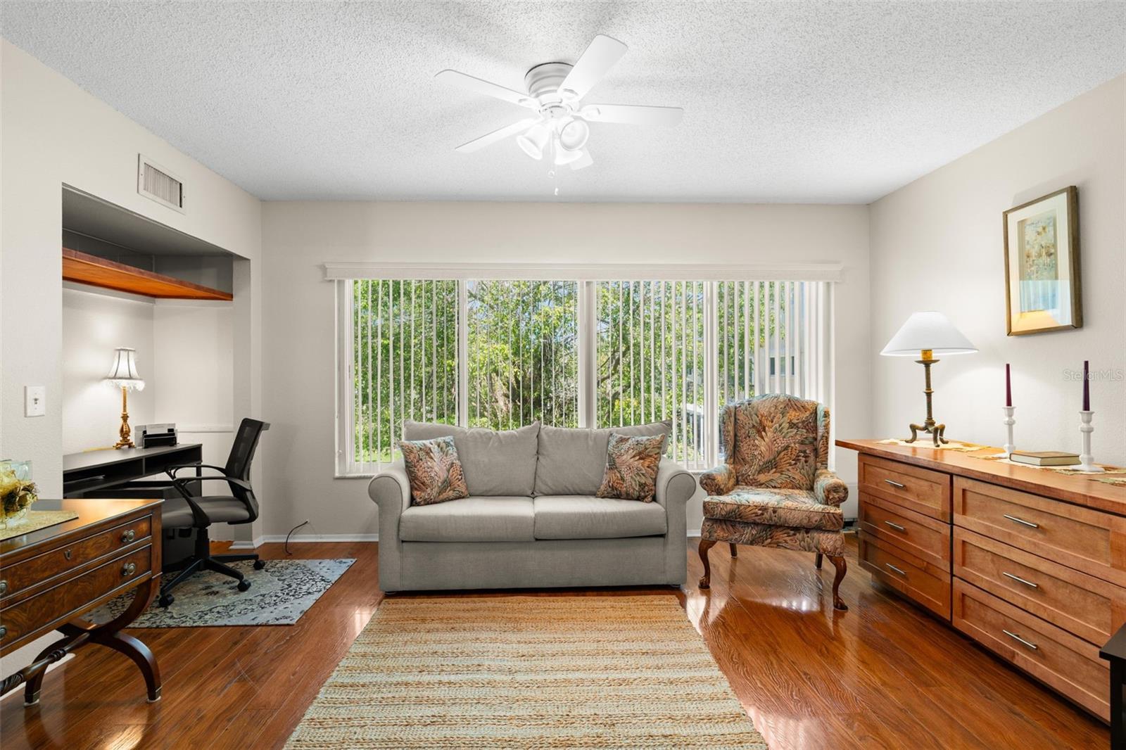 ON TOP OF THE WORLD - Residential