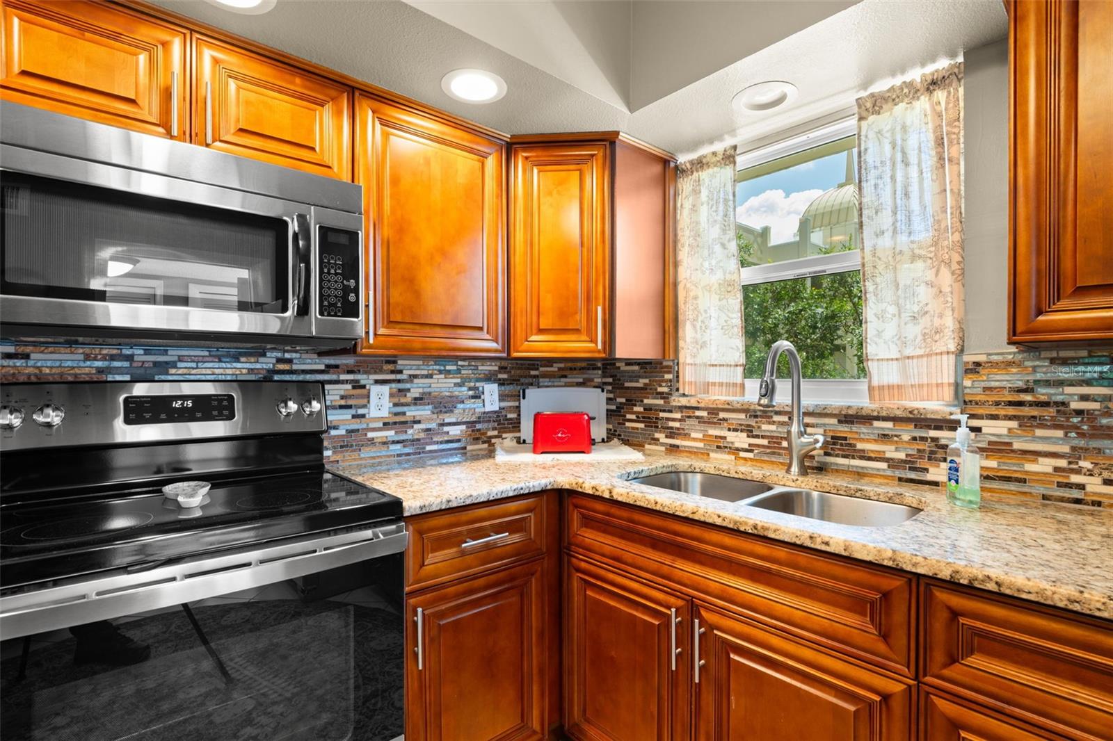 ON TOP OF THE WORLD - Residential