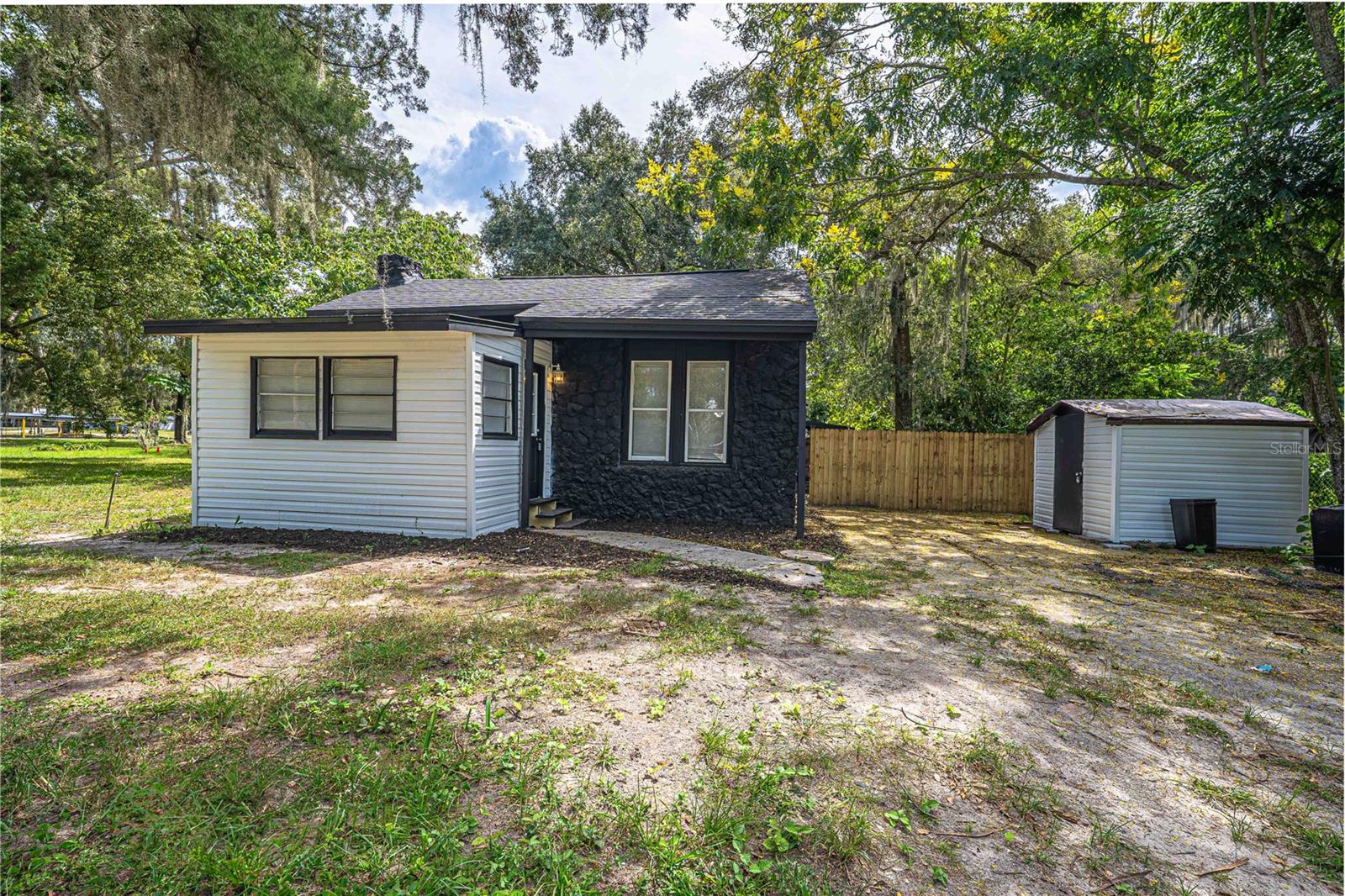 2331 WESTSIDE DRIVE