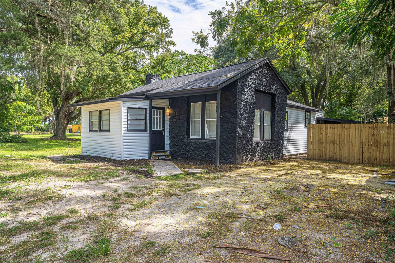 2331 WESTSIDE DRIVE