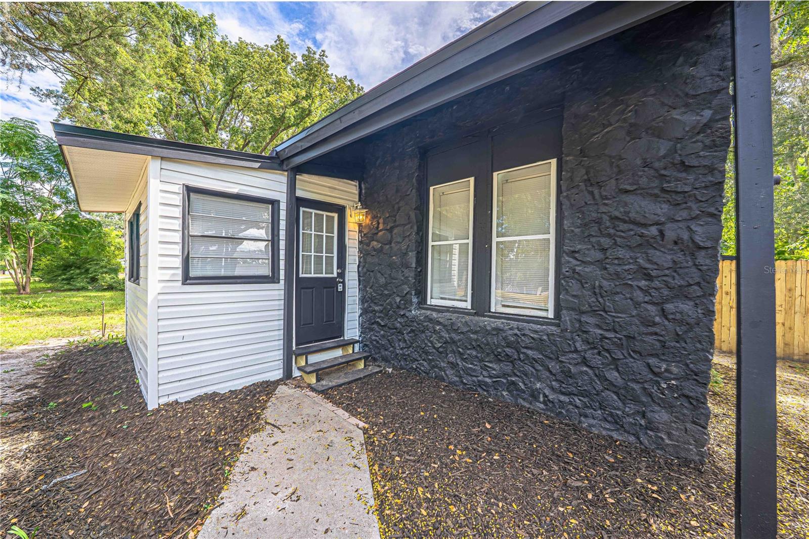 2331 WESTSIDE DRIVE