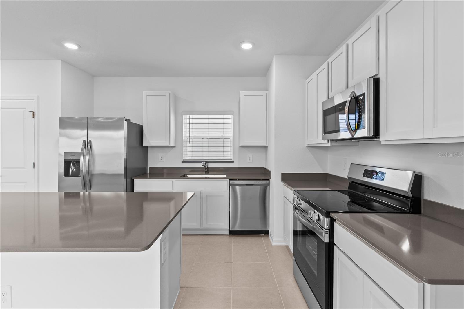 EVERBE 34S - Residential Lease