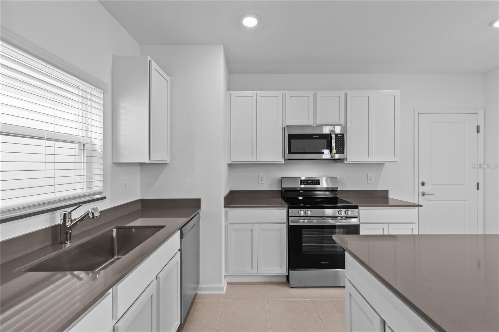 EVERBE 34S - Residential Lease