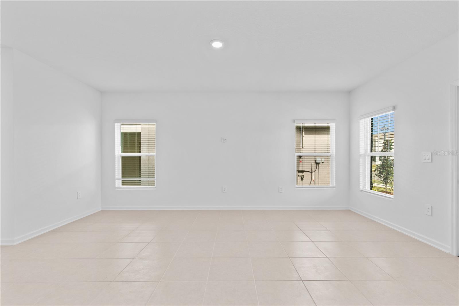 EVERBE 34S - Residential Lease