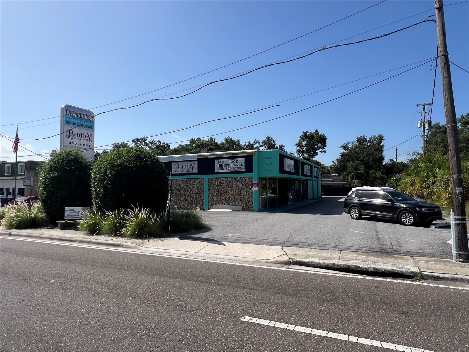 This 4,000 SF freestanding retail building is located on a 11,250 SF corner lot on busy Kennedy Boulevard in the commercial heart of the highly sought after South Tampa market. The building has three separate units, each with its own entrance, and has 17 parking spaces. The unit closest to the street is approximately 700 SF and is currently being leased by Bentley Salon, a 10-year tenant, on a month-to-month basis. The center suite is 1,300 SF and is currently vacant and in shell condition as an open space with 2 restrooms to the rear of the space. The final unit is a 2,000 SF medical office which will be vacated by the owner upon sale. The medical office has a large waiting room for 12 to 14. There is a two station reception office and a central plumbed lab area and 2 restrooms. There are two private offices and 7 plumbed exam rooms and the space features 9 foot ceilings. Perfect for the user who would like to enjoy some supplementary income with plans for expansion or the investor who would like to make some modest improvements and capitalize off of the excellent traffic flow, visibility, and strong demographic in this South Tampa market.
Traffic count is 38,500 VPD
Located just east of Dale Mabry Highway and south of I-275, offering easy access to surrounding areas including downtown.