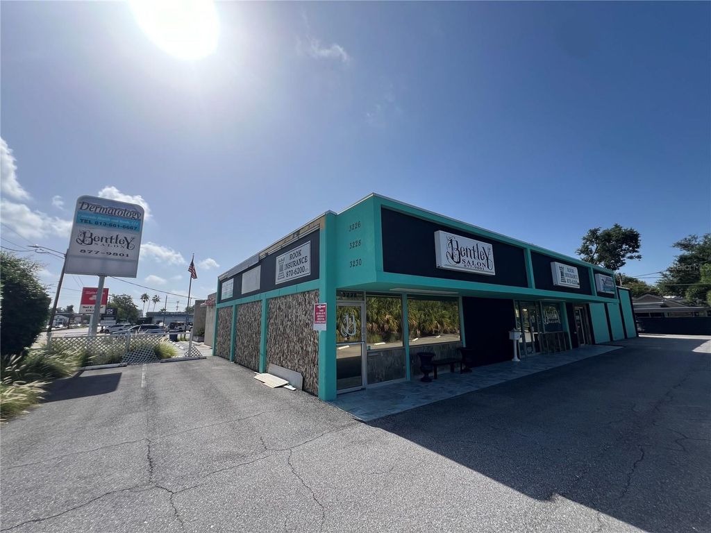 Photo of 3226 W Kennedy Boulevard, Tampa, FL 33609 (MLS # TB8411998)