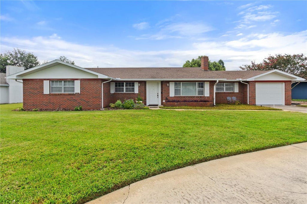 Photo of 404 Coleman Drive, Winter Haven, FL 33884 (MLS # B4902319)